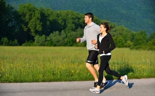 Đi bộ thể dục tốt cho sức khỏe người bệnh.