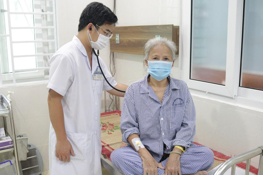 Tình trạng sức khỏe của người bệnh H.T.L đã ổn định không còn ho, nuốt nghẹn, đau tức vùng cổ. Ảnh: BV.