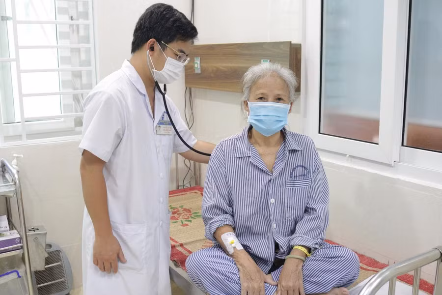 Tình trạng sức khỏe của người bệnh H.T.L đã ổn định không còn ho, nuốt nghẹn, đau tức vùng cổ. Ảnh: BV.