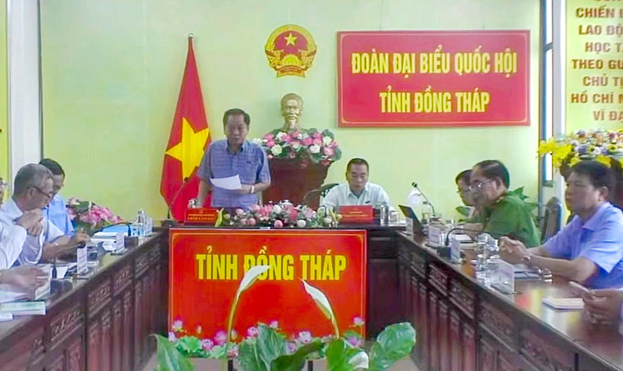 Đại biểu Trần Văn Sáu - Đoàn ĐBQH tỉnh Đồng Tháp: Đề nghị làm rõ hơn về tụ điểm ma túy phức tạp. Ảnh: Quochoi.vn Đại biểu Trần Văn Sáu - Đoàn ĐBQH tỉnh Đồng Tháp: Đề nghị làm rõ hơn về tụ điểm ma túy phức tạp. Ảnh: Quochoi.vn