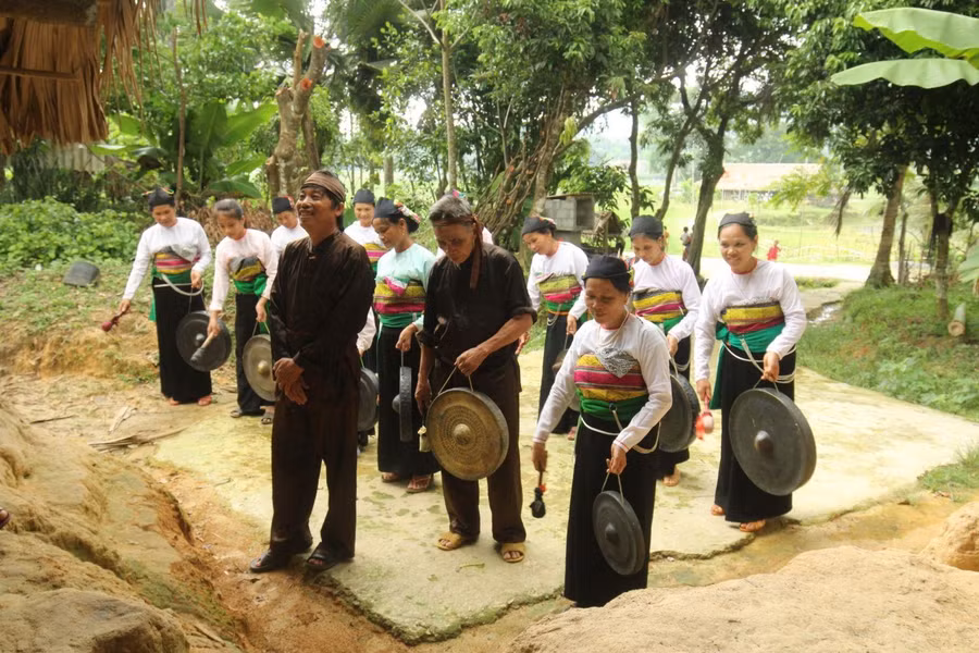 Hình ảnh hát "Sắc bùa" của người Mường tại huyện Ngọc Lặc, Thanh Hóa. Ảnh minh họa.