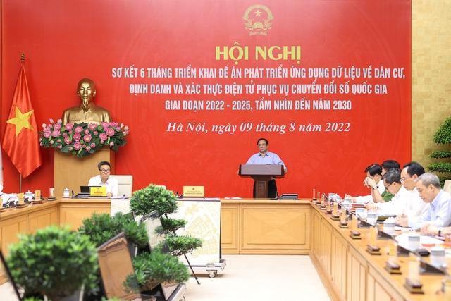 Hội nghị trực tuyến toàn quốc sơ kết 6 tháng triển khai Đề án phát triển ứng dụng dữ liệu về dân cư, định danh và xác thực điện tử phục vụ chuyển đổi số quốc gia giai đoạn 2022-2025, tầm nhìn đến năm 2030 (Đề án 06). Ảnh: VGP. Hội nghị trực tuyến toàn quốc sơ kết 6 tháng triển khai Đề án phát triển ứng dụng dữ liệu về dân cư, định danh và xác thực điện tử phục vụ chuyển đổi số quốc gia giai đoạn 2022-2025, tầm nhìn đến năm 2030 (Đề án 06). Ảnh: VGP.