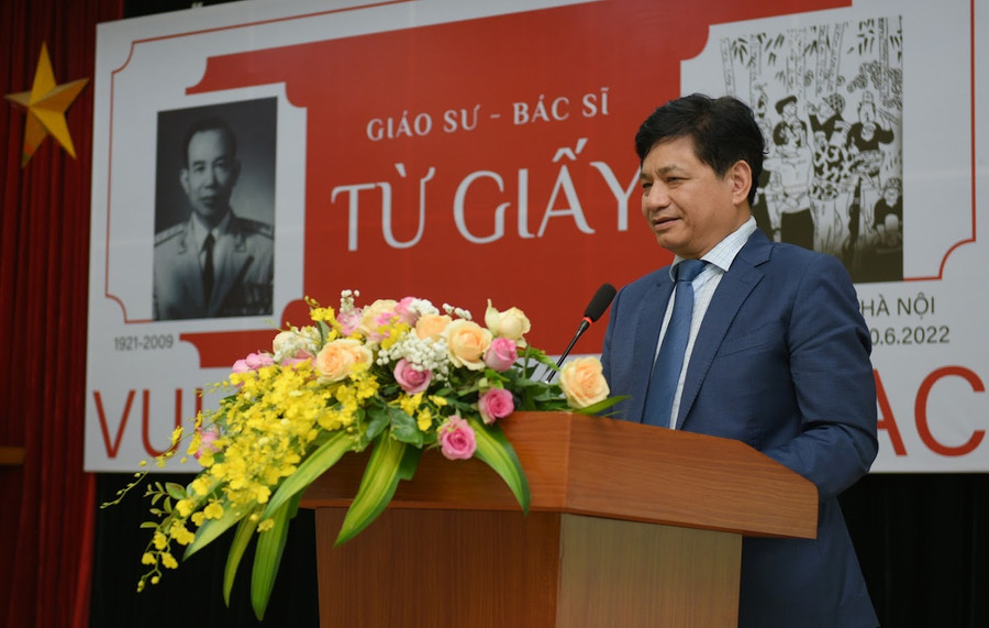 GS. TS. TTND. Lê Danh Tuyên, Viện trưởng Viện Dinh dưỡng phát biểu tại buổi lễ. GS. TS. TTND. Lê Danh Tuyên, Viện trưởng Viện Dinh dưỡng phát biểu tại buổi lễ.