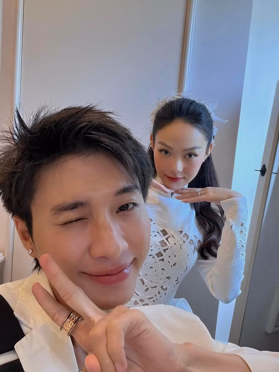 Minh Hằng bên stylist Phạm Bảo Luận. Ảnh: FB.