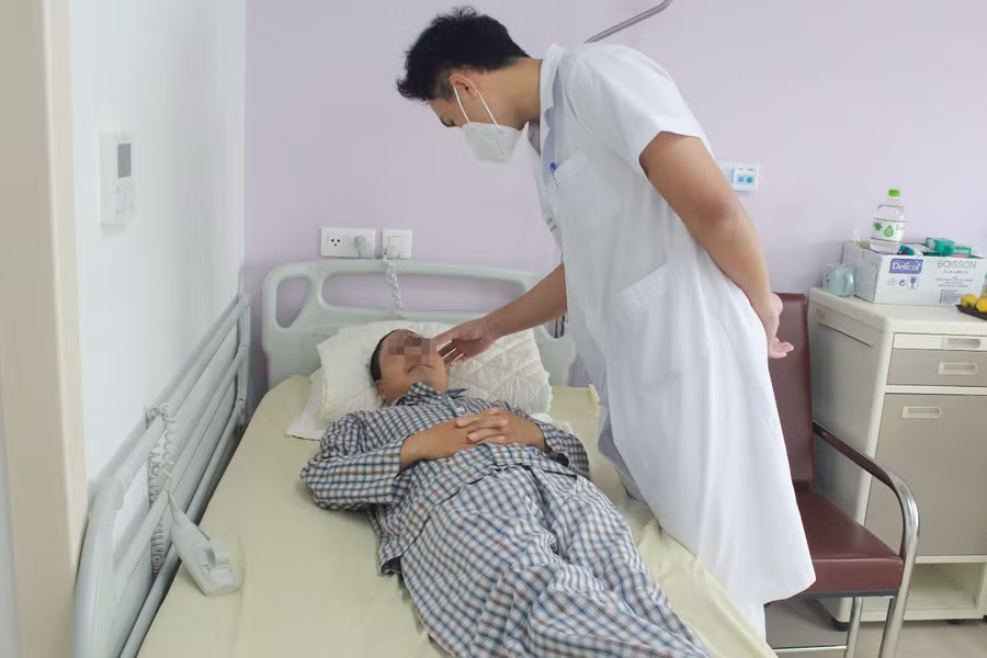 Bác sĩ đã bóc tách thành công khối dị dạng mạch máu. Nguồn: BV.