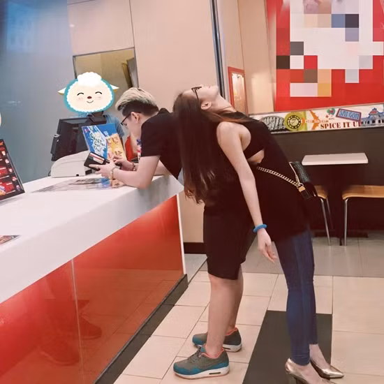 Trong khi đó fan mong Ngọc Thảo sẽ sớm chia sẻ về mối quan hệ này để họ được nói lời chúc mừng một cách đường hoàng. nhung-khoanh-khac-than-mat-giua-ngoc-thao-va-ban-trai-tin-don-kho-choi-cai-11