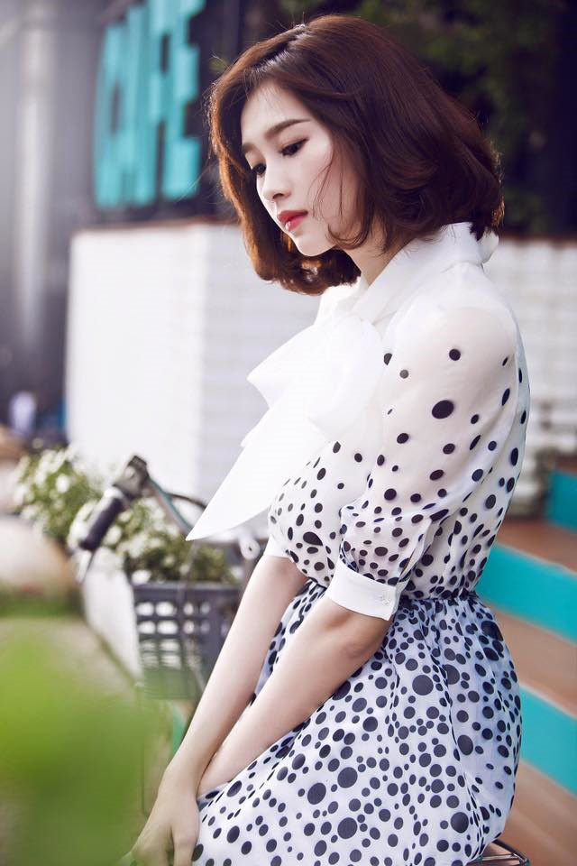 5 sao Việt nữ tính với tóc dài, trẻ trung khi để tóc ngang vai ảnh 3 5 sao Việt nữ tính với tóc dài, trẻ trung khi để tóc ngang vai - 3