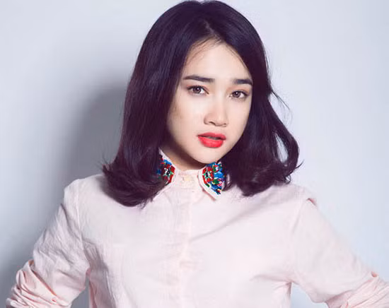 5 sao Việt nữ tính với tóc dài, trẻ trung khi để tóc ngang vai ảnh 12 5 sao Việt nữ tính với tóc dài, trẻ trung khi để tóc ngang vai - 12