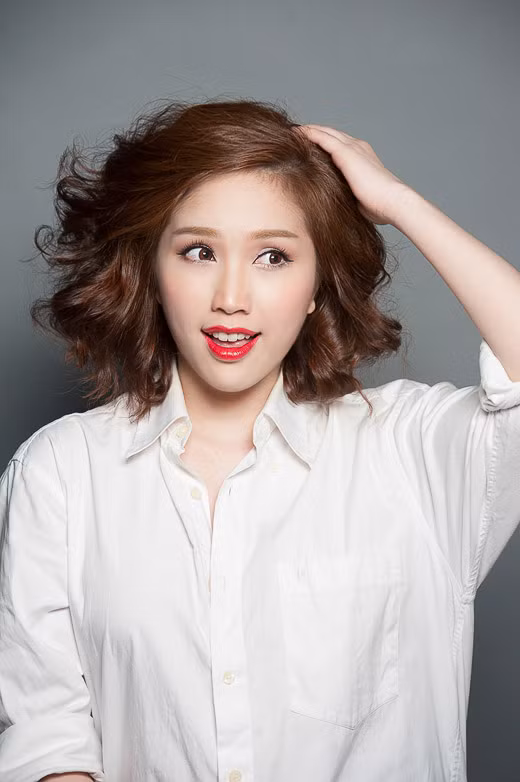 5 sao Việt nữ tính với tóc dài, trẻ trung khi để tóc ngang vai ảnh 20 5 sao Việt nữ tính với tóc dài, trẻ trung khi để tóc ngang vai - 20