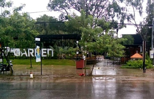 Kết thúc điều tra vụ nổ súng làm 2 người chết ở Phú Quốc ảnh 1 Ảnh hiện trường vụ nổ súng làm 2 người chết tại quán bia Lion Garden hôm 1-8.