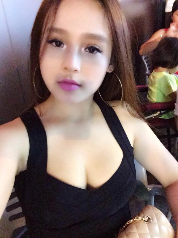 Nhan sắc gợi cảm, sang chảnh của hot girl Huyền Baby ảnh 6 Mỗi lần xuất hiện là một lần Huyền Baby lại khiến những người xung quanh không khỏi ngước nhìn.