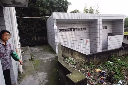 Hốt hoảng vì đẻ rơi con trong nhà vệ sinh mà không hề hay biết - Ảnh 2