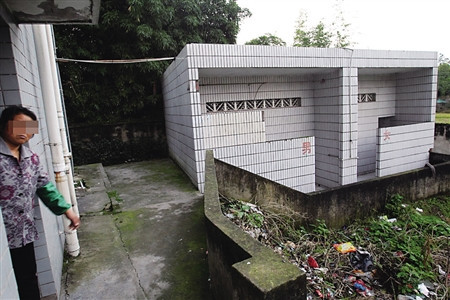 Hốt hoảng vì đẻ rơi con trong nhà vệ sinh mà không hề hay biết - Ảnh 2 Hốt hoảng vì đẻ rơi con trong nhà vệ sinh mà không hề hay biết - Ảnh 2