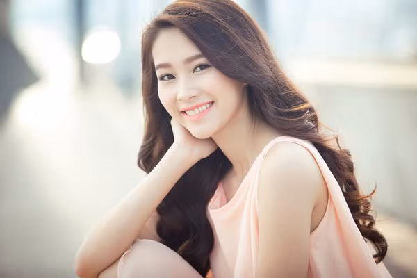 5 sao Việt nữ tính với tóc dài, trẻ trung khi để tóc ngang vai ảnh 2 5 sao Việt nữ tính với tóc dài, trẻ trung khi để tóc ngang vai - 2