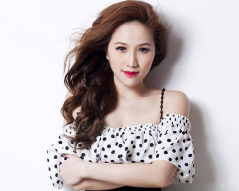 5 sao Việt nữ tính với tóc dài, trẻ trung khi để tóc ngang vai ảnh 18 5 sao Việt nữ tính với tóc dài, trẻ trung khi để tóc ngang vai - 18