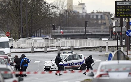 Lại xả súng kinh hoàng ở Paris, 2 người chết