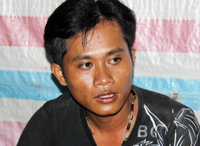 Trần Hol trông chờ nhận tiền bồi thường để lo cho vợ với con gái vừa sinh.