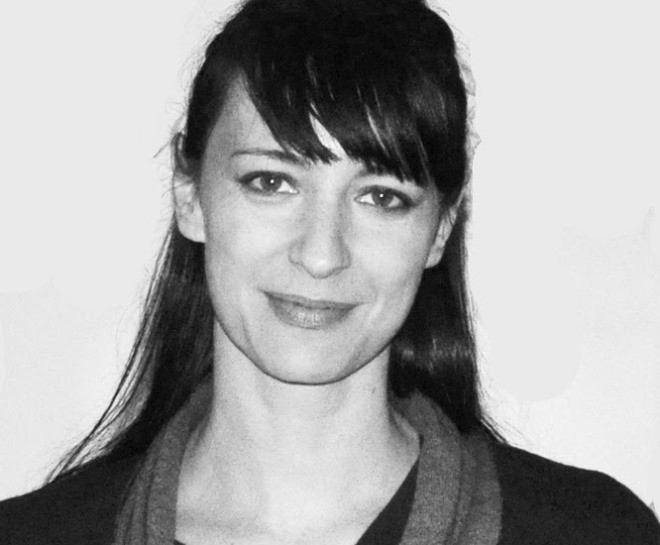 Chủ nhân của hàng loạt tác phẩm ghép tạo hình độc đáo - Dusciana Bravura. Cô gái ghép hình tuyệt đẹp từ hàng triệu hạt đá nhỏ