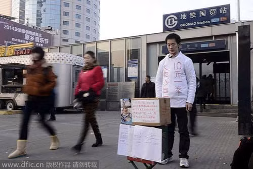 Cậu bé 10 tuổi bán phế liệu cứu cha bị bệnh bạch cầu - 7