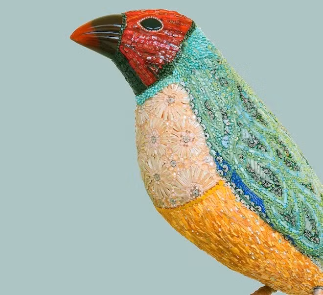 Cô gái ghép hình tuyệt đẹp từ hàng triệu hạt đá nhỏ