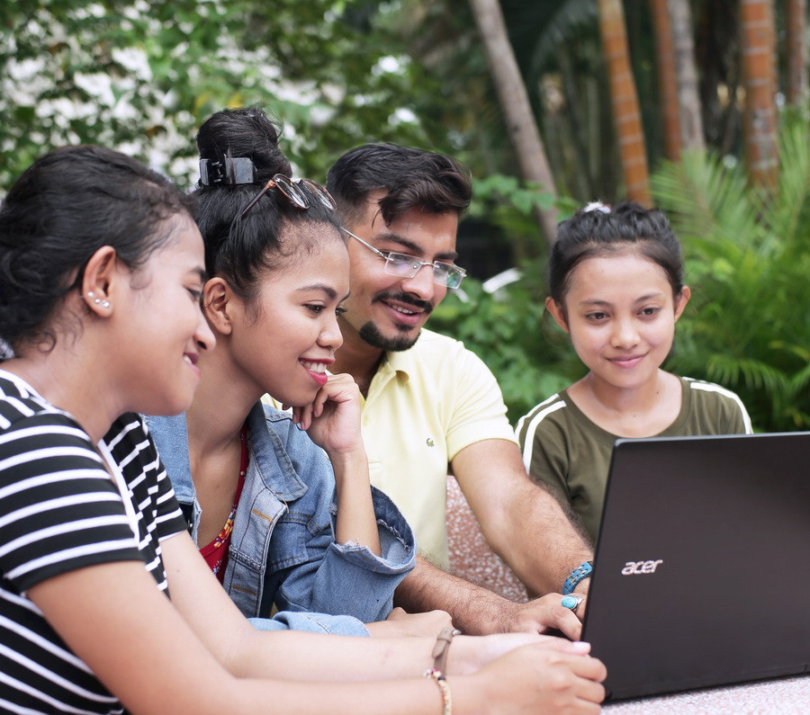 Sinh viên quốc tế đang học tập, nghiên cứu tại Khoa