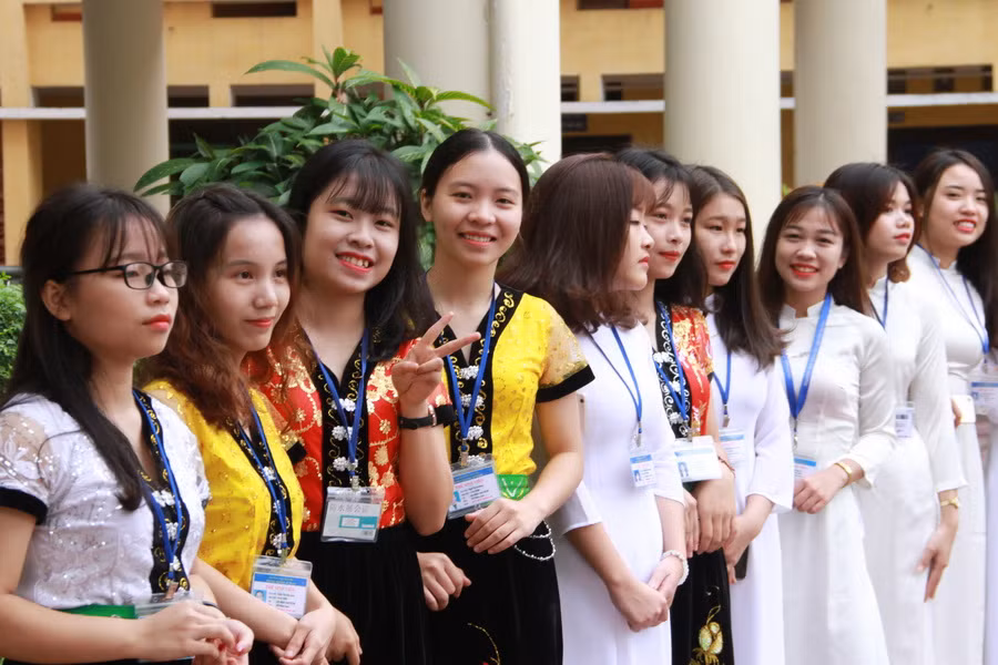 Các giáo sinh của Trường ĐH Sư phạm - ĐH Thái Nguyên. Ảnh: Việt Hà