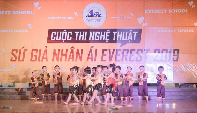 Cuộc thi còn khuyến khích trẻ tự tin tiếp nhận và lĩnh hội kỹ năng sống.