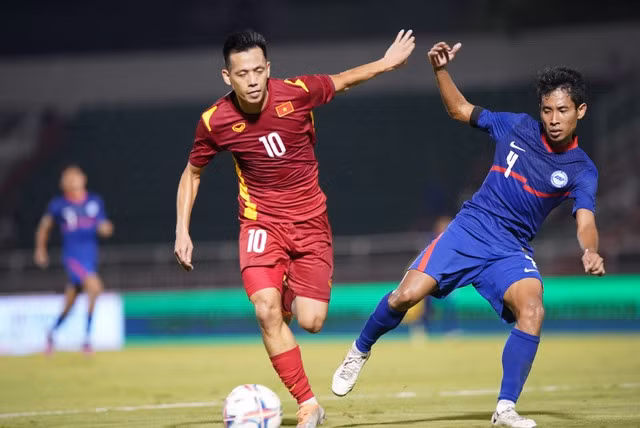 Vì sao Văn Quyết không được gọi lên tuyển Việt Nam?