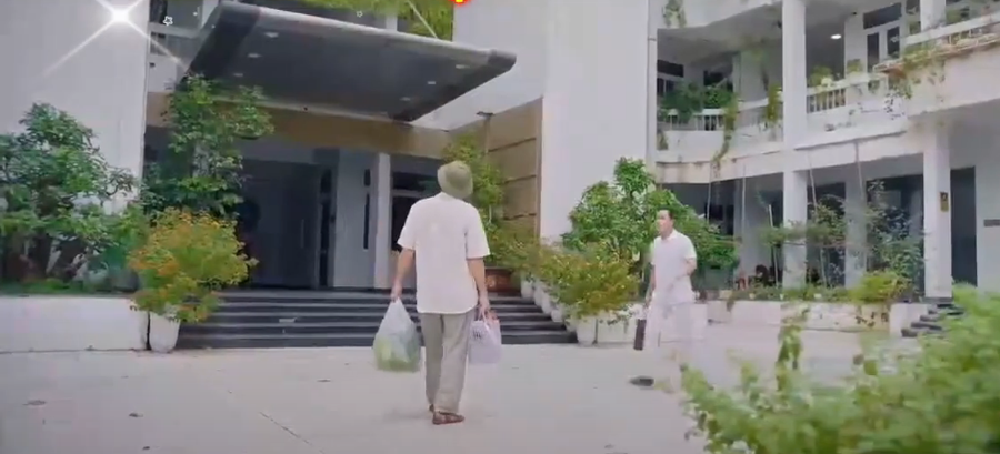 Một cảnh trong bộ phim 'Món quà của cha'. Ảnh chụp từ màn hình. Một cảnh trong bộ phim 'Món quà của cha'. Ảnh chụp từ màn hình.