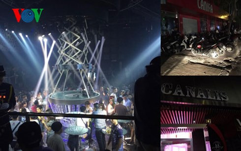 đột kích quán bar tại tphcm, bắt giữ hơn 40 người và tang vật ma túy hình 0 dot kich quan bar tai tphcm, bat giu hon 40 nguoi va tang vat ma tuy hinh 0