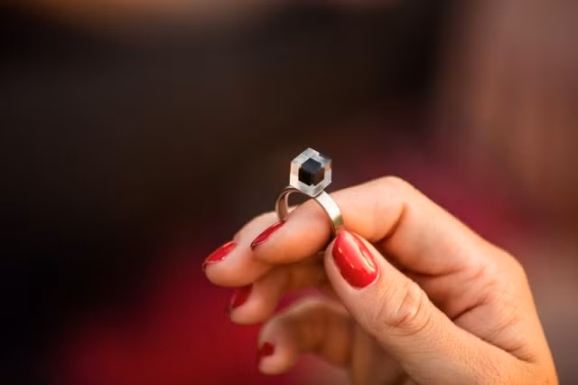 Máy lọc không khí khổng lồ biến bụi bẩn thành đá quý ảnh 2