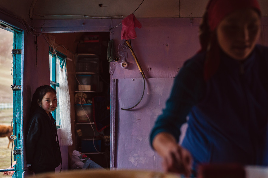 Tác phẩm trong chủ đề 'Khoảng bình yên'. Tác phẩm trong chủ đề 'Khoảng bình yên'.