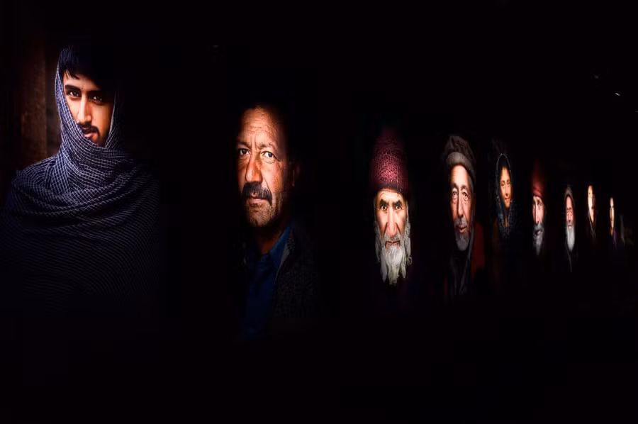 Triển lãm ảnh rất công phu trong trình bày, chiếu sáng. Triển lãm ảnh rất công phu trong trình bày, chiếu sáng.