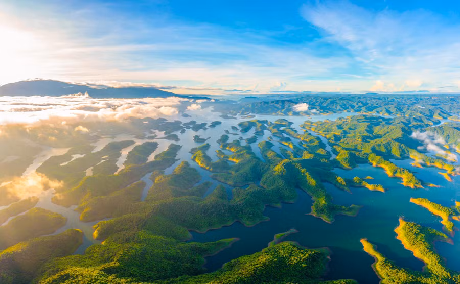Hồ Tà Đùng - Vịnh Hạ Long trên cạn ở Đắk Nông.