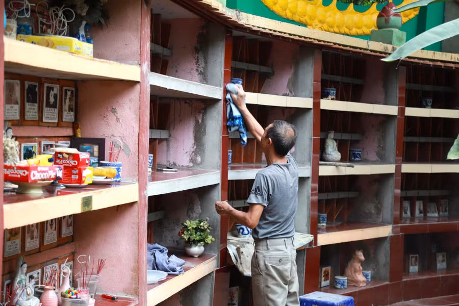 Những phần mộ của thú cưng được chăm sóc, lau dọn mỗi ngày.