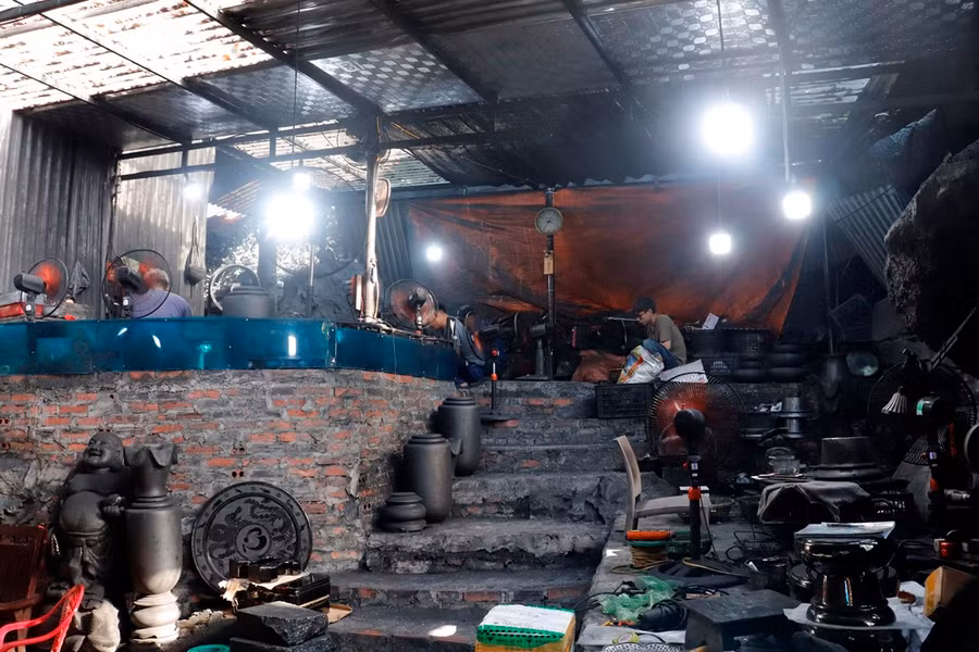 Khu nhà xưởng của gia đình anh Nguyễn Tuấn Quyết. Ảnh: Minh Cương