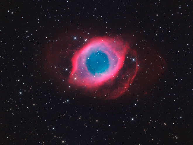 Người đàn ông này cho biết, sau một thời gian, ông nhận ra tình trạng ô nhiễm ánh sáng tại các vùng đô thị khiến ông không thể tạo ra những bức ảnh đẹp. Hình ảnh thiên hà kỳ ảo qua ống kính nhiếp ảnh