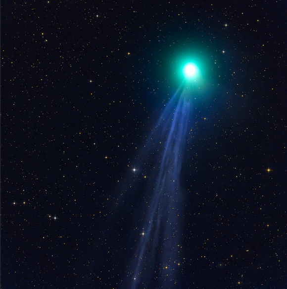 "Niềm đam mê của tôi trong 3 năm qua là săn hình ảnh của những ngôi sao chổi, một trong những thách thức lớn nhất trong lĩnh vực chụp ảnh thiên văn", ông tâm sự. Hình ảnh thiên hà kỳ ảo qua ống kính nhiếp ảnh