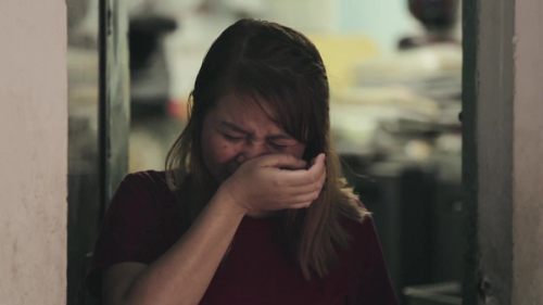 Như Ý bật khóc khi biết được tình cảm bố dành cho mình. polyad