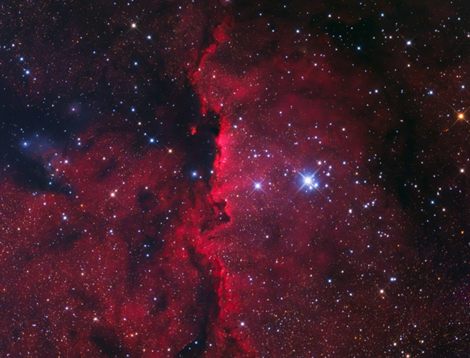 Theo Rhemann, thời gian phơi sáng của máy ảnh khá lâu, có thể kéo dài hàng giờ. Do đó, gắn máy ảnh lên mâm quay xích đạo kiểu kính thiên văn để cân đối với vòng quay của trái đất là việc rất cần thiết. Hình ảnh thiên hà kỳ ảo qua ống kính nhiếp ảnh