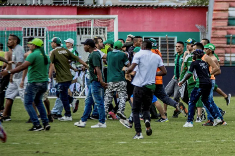 Sự cố xảy ra khi Deportivo Cali đang bị dẫn 0-2.