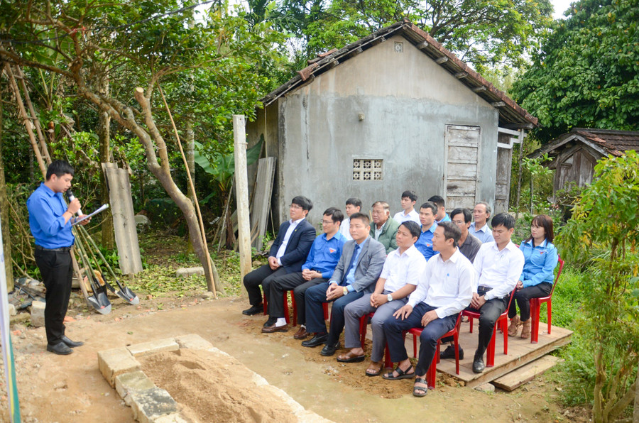 Các đại biểu tham gia lễ khởi công. Các đại biểu tham gia lễ khởi công.