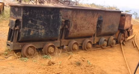 Bi xe goong cho gach chen vao nguoi, 1 cong nhan tu vong - Anh 1