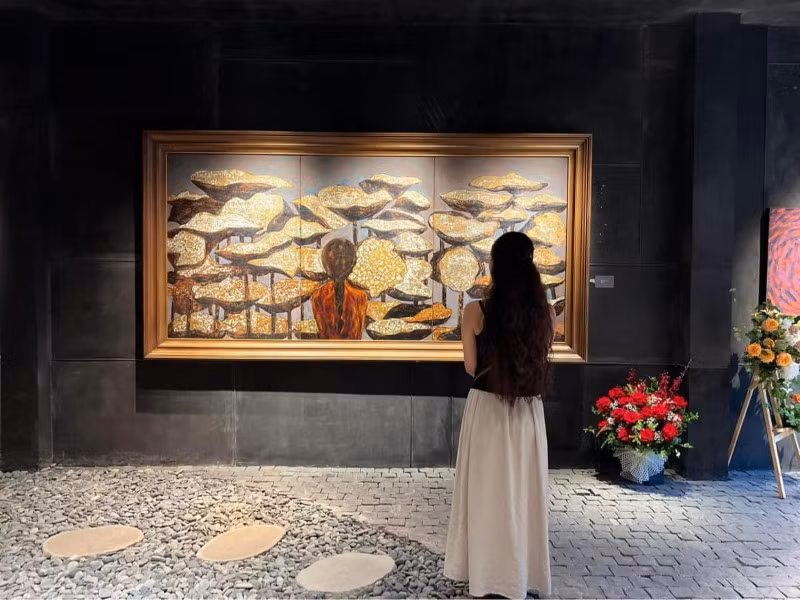 Họa sĩ Claudie Vân lựa chọn mô tả khí chất hoa sen.