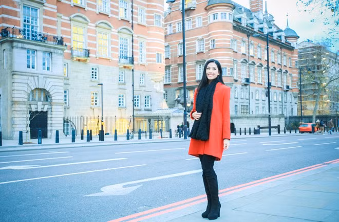 Nguyễn Thị Loan rực rỡ đón Giáng sinh ở Anh