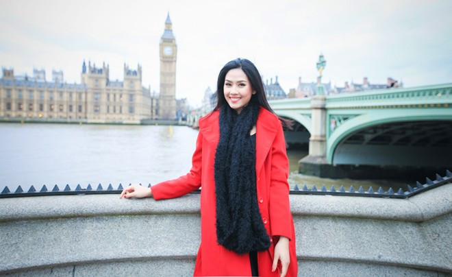 Nguyễn Thị Loan rực rỡ đón Giáng sinh ở Anh