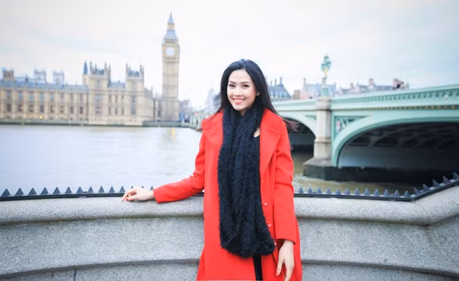 Nguyễn Thị Loan rực rỡ đón Giáng sinh ở Anh