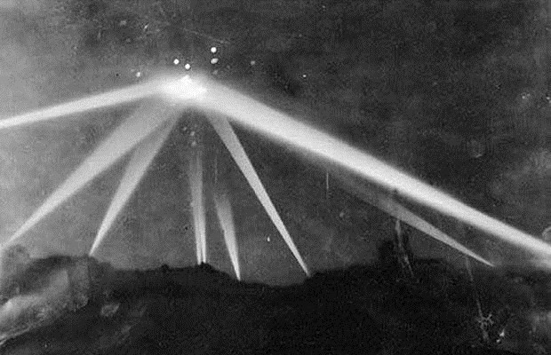 Tò mò ảnh chụp UFO từ thời chưa có photoshop ảnh 6 Tò mò ảnh chụp UFO từ thời chưa có photoshop ảnh 6