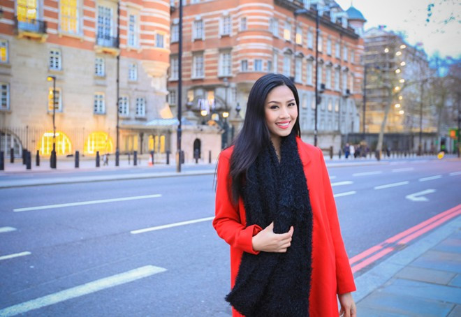 Nguyễn Thị Loan rực rỡ đón Giáng sinh ở Anh