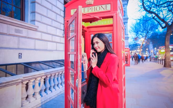 Nguyễn Thị Loan rực rỡ đón Giáng sinh ở Anh